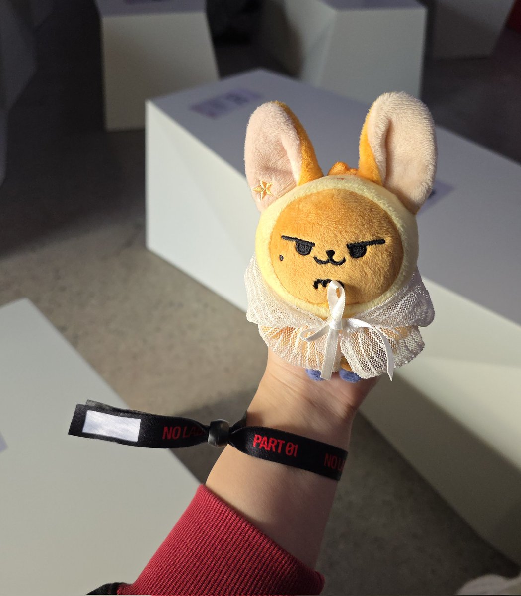 TXT_serenity's tweet photo. 리스닝파티 대기 중 ❤️
후 오랜만에 연주니 보고 연주니 음악 들을 생각하니 행복하다 🥹 https://t.co/IZ3v3pb93E