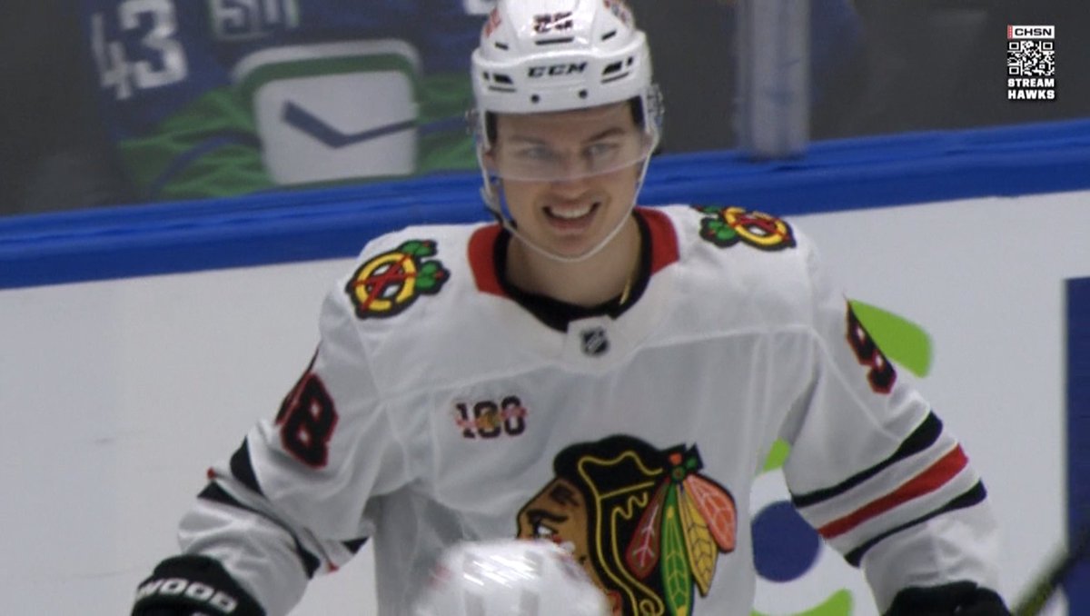 Bedard with the empty netter. How happy is this guy to not be playing for the #Canucks?  #Blackhawks