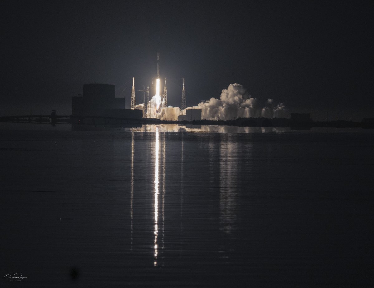 TheOldManPar's tweet image. The Banana River was really glassy tonight as Starlink 6-81 lifted off. #SpaceX
