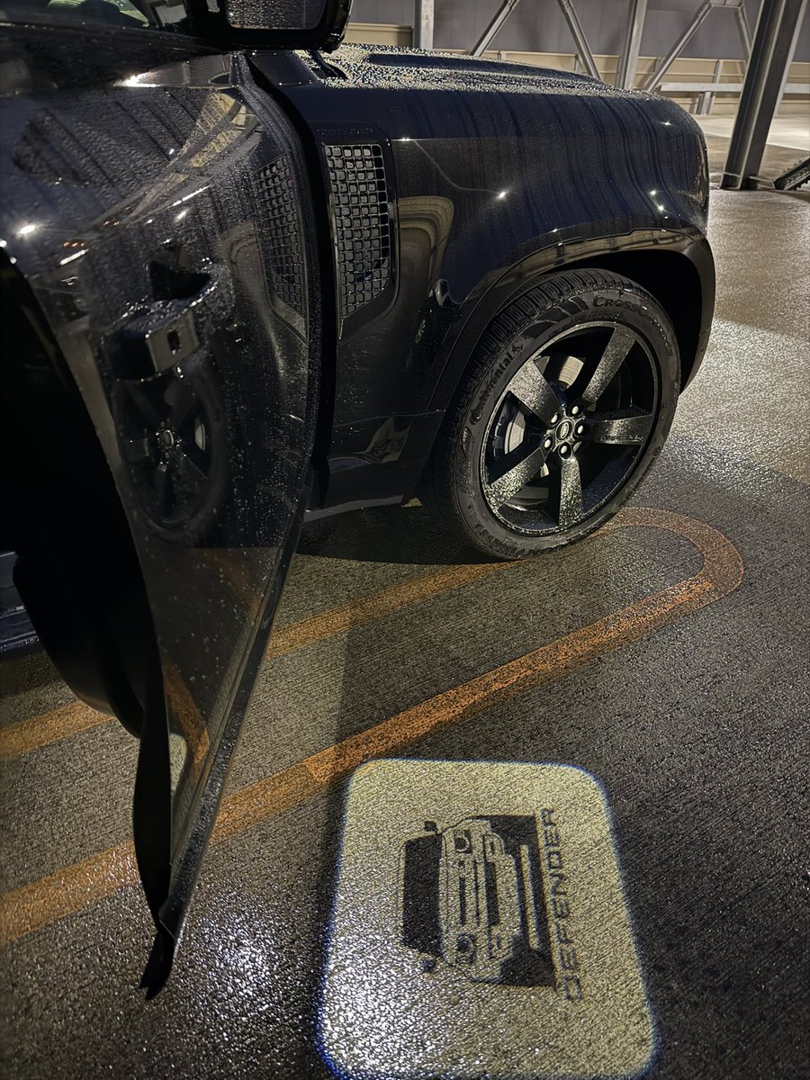 laybrick1996's tweet image. 雨模様だった早朝も、可愛らしいディフェンダーのウェルカムライトが気持ちを快適にしてくれます。

#ディフェンダー110 #landrover #defender #defender110 #landroverdefender #landroverdefender110 #ランドローバー #ディフェンダー #ランドローバーディフェンダー…