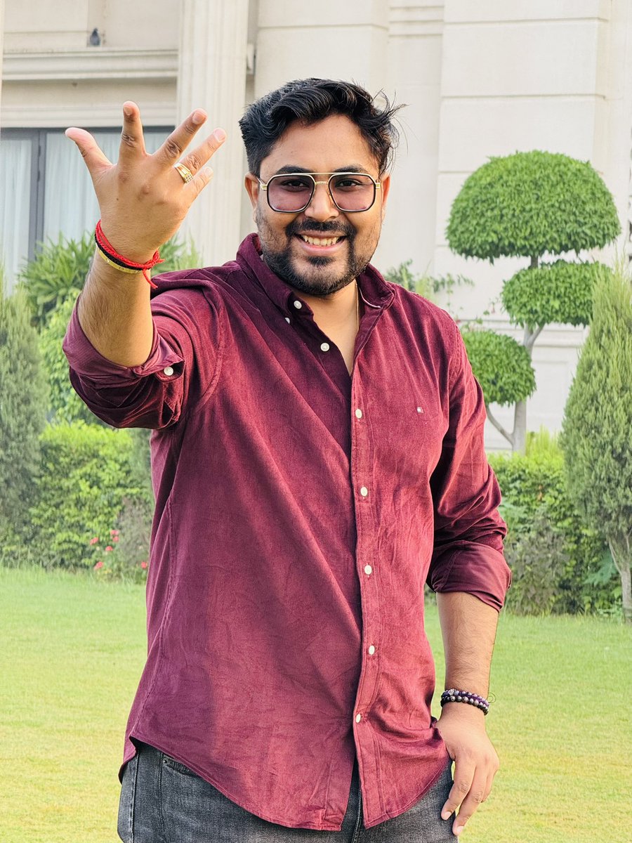 GaganPratapMath's tweet photo. काहे politics में उलझे हो , किसी के भरोसे मत रहो 
अपने दीपक 🪔स्वयं बनो 🙂 https://t.co/JNVvnVs22V