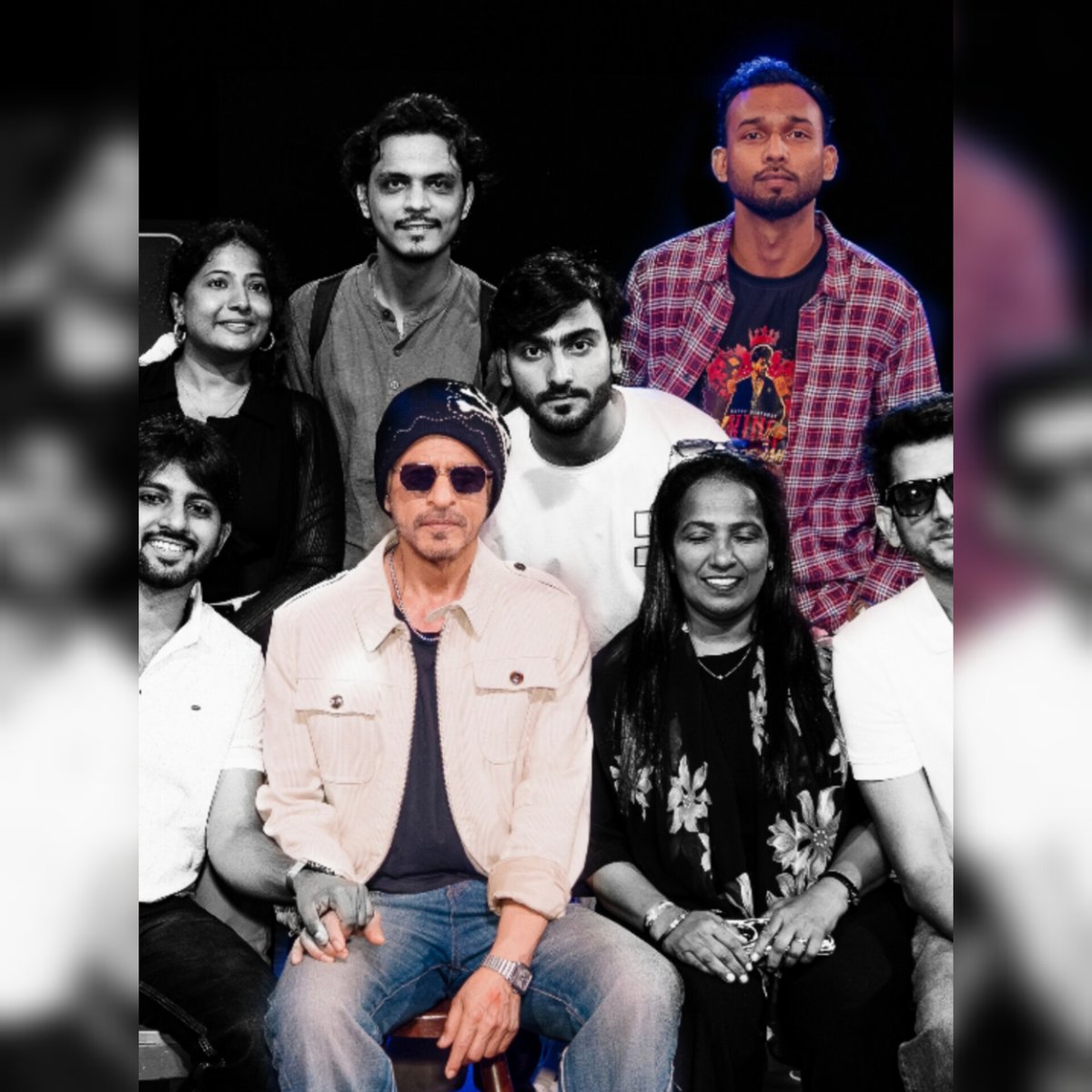 sirftum_786's tweet photo. Every single day of my life has led to this moment🫀🤍 It feels like a scene from the perfect movie I've been waiting to watch my whole life🥺💖

I love you @iamsrk 🥺🫀
Thank you @srkuniversefc @pareshpatel555
@filmy_yash @pranayk555 

And Thanks @redchilliesent @poojadadlani02 https://t.co/Eu9aiByZfn