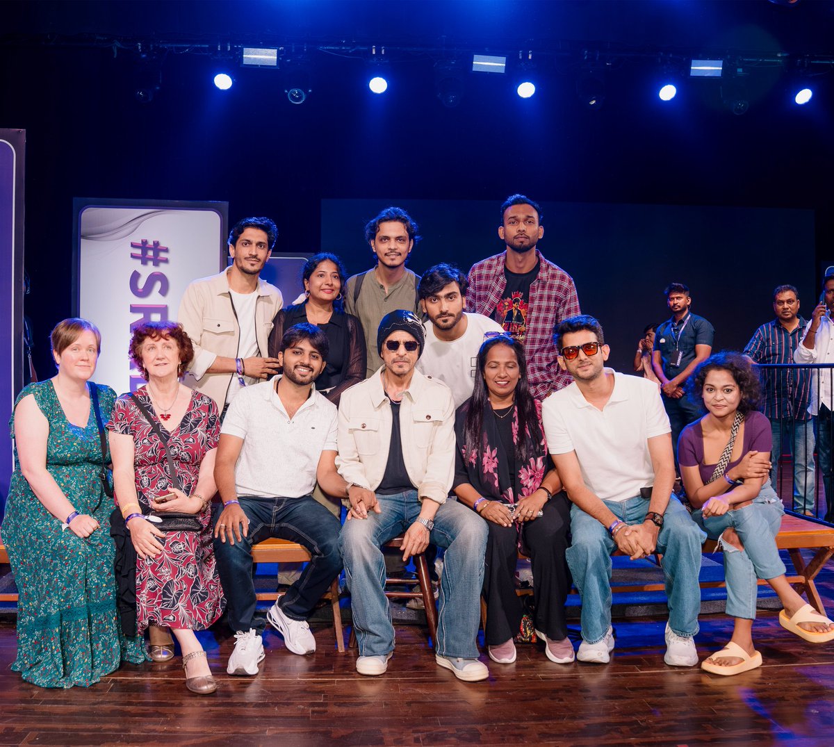 sirftum_786's tweet photo. Every single day of my life has led to this moment🫀🤍 It feels like a scene from the perfect movie I've been waiting to watch my whole life🥺💖

I love you @iamsrk 🥺🫀
Thank you @srkuniversefc @pareshpatel555
@filmy_yash @pranayk555 

And Thanks @redchilliesent @poojadadlani02 https://t.co/Eu9aiByZfn