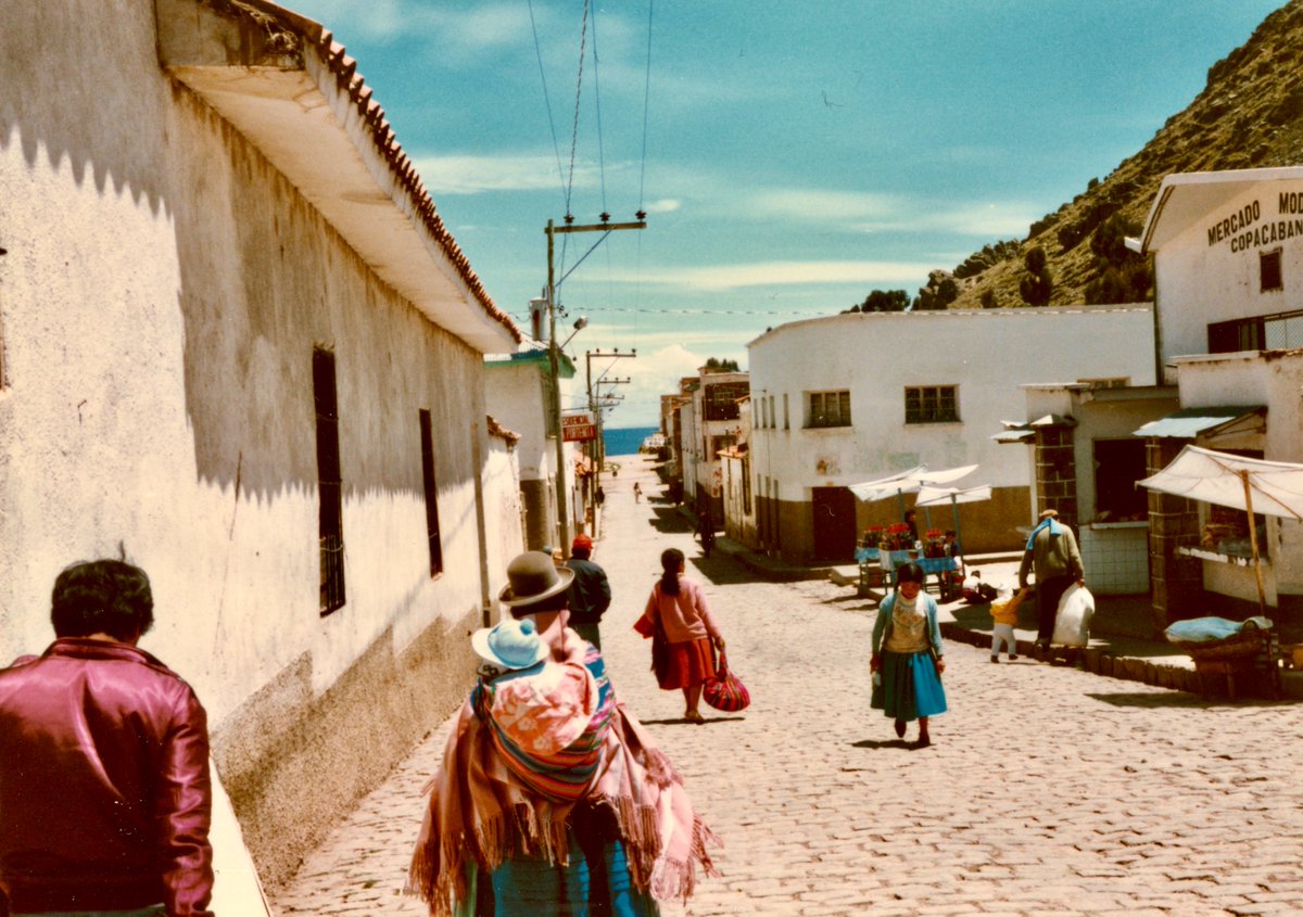 ペルーのプーノとボリビアのコパカバーナから見たチチカカ湖。
Lake Titicaca view from Puno in Peru and Copacabana in Bolivia 1986.