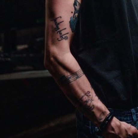 art_19xx's tweet photo. MY RELIGION 🧎🏽‍♀️ https://t.co/wwubzJHy0L
