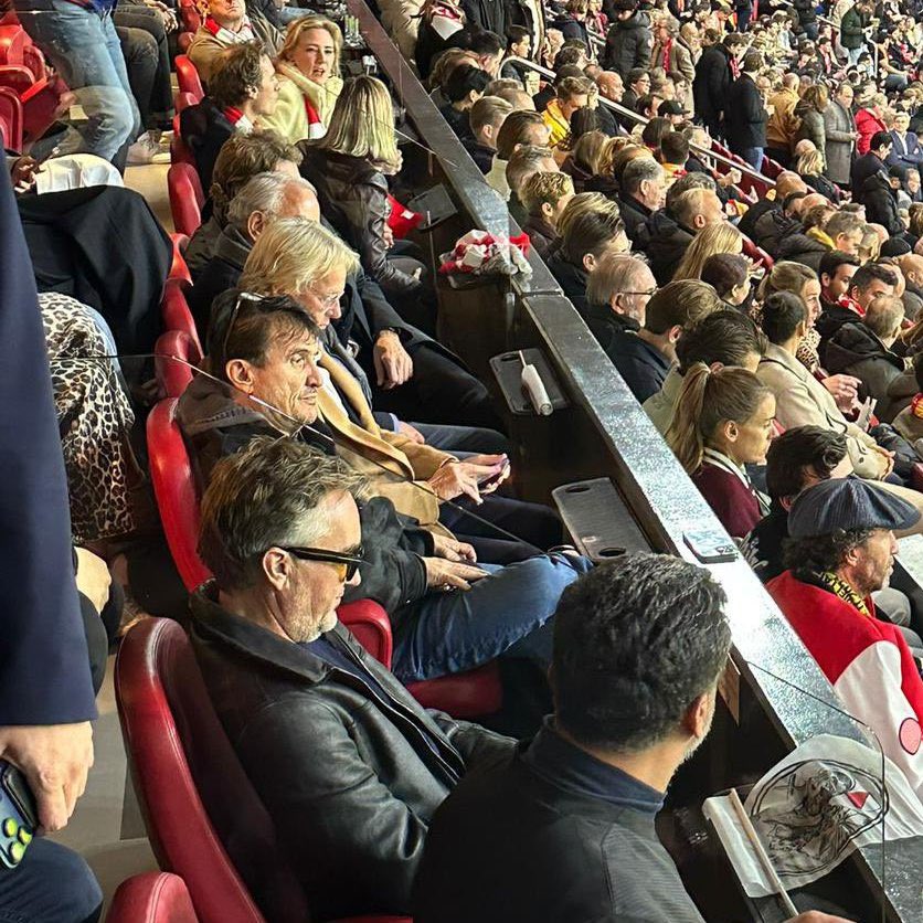 HULUSİ!
Baktım 65 doğumluymuş.
Yani 2’si hariç, Galatasaray tarihinde kazanılan 25 şampiyonluğun 23’ünün canlı şahidi.
Diğer kupaları falan saymıyorum!
Düşünün psikolojisini!
Dün Galatasaray U19 takımının Ajax’a 7-2 yenilmesini paylaşıyor. Yetmiyor, tribüne gidip akşam Ajax’ı