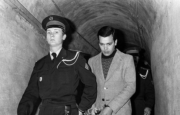 Последняя казнь через отсечение головы гильотиной была проведена во Франции в период президентства Жискара д'Эстена, 10 сентября 1977 года. Отрубили голову 28-летнему осужденному тунисского происхождения Хамиду Джандуби, за убийство девушки