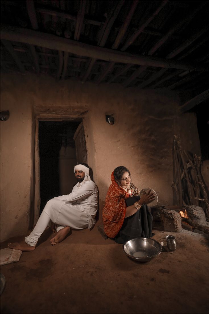 रोटियों की तरह रिश्ते भी पकते हैं धीरे-धीरे,!
बस कभी ध्यान न रहे तो जल भी जाते हैं.!