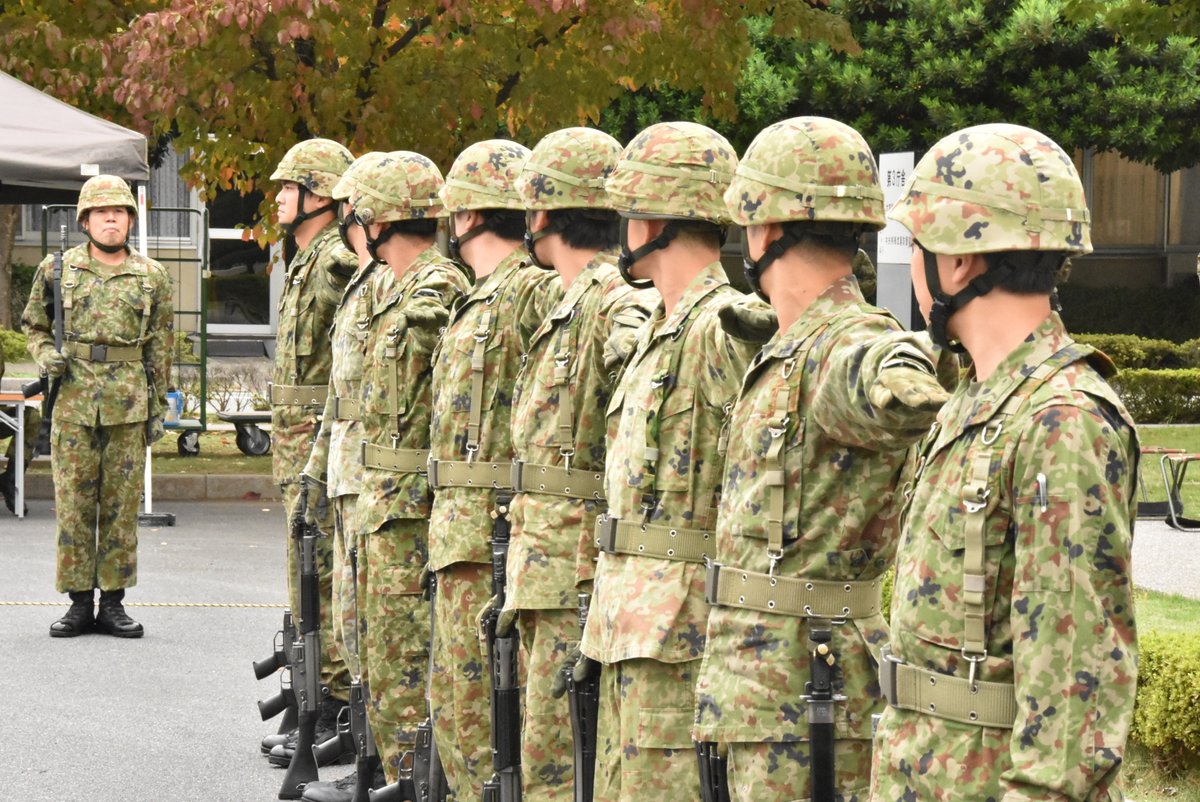 jsdf_gcc_cnbc's tweet image. 中特防は陸曹候補生選抜１次試験を突破した隊員の２次試験（分隊教練）を実施しました。陸曹となるべく真剣な眼差しで試験に臨む隊員の表情をご覧ください。＃陸上総隊