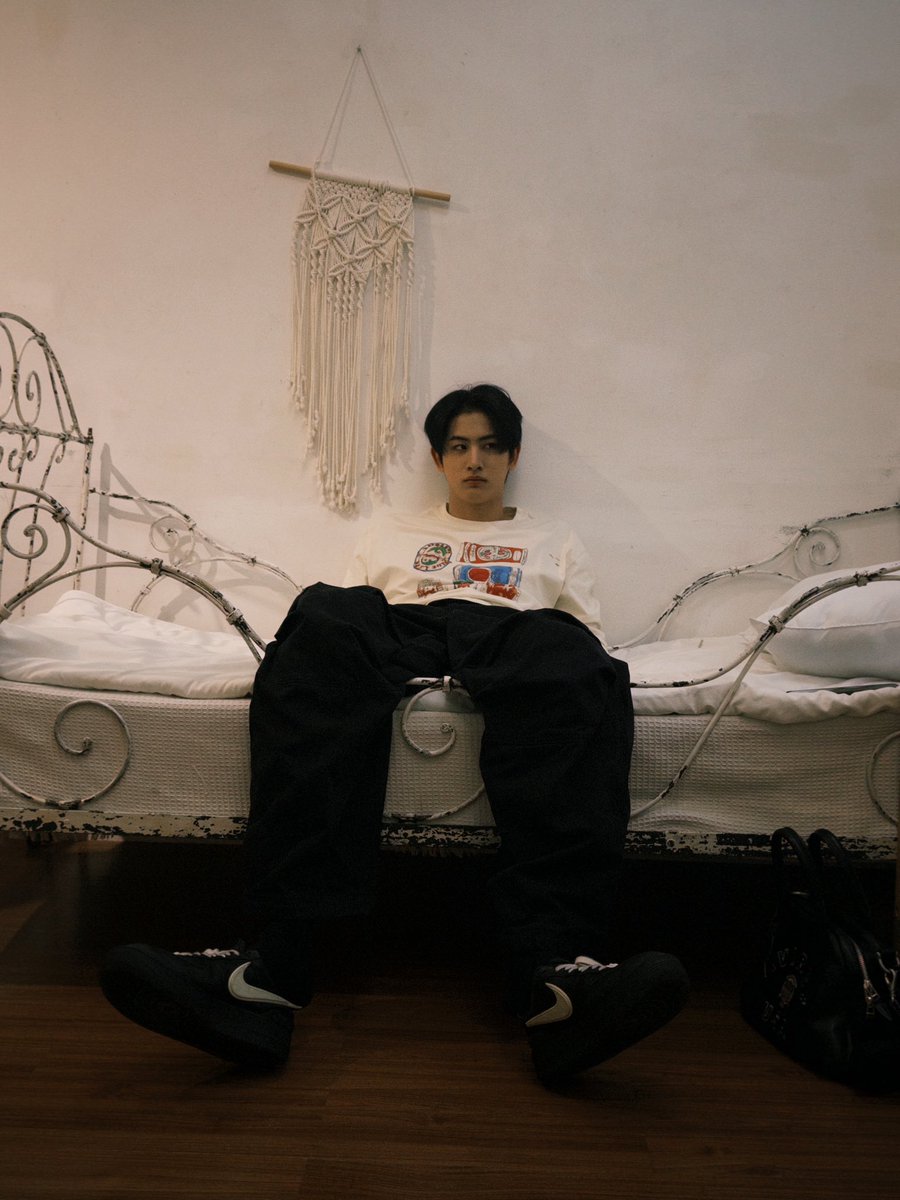 YOUNITE_twt's tweet photo. 생축 쏭🎉

#우노 #WOONO
#끼끼왕자_송형석_생축 https://t.co/UfedDbysq7