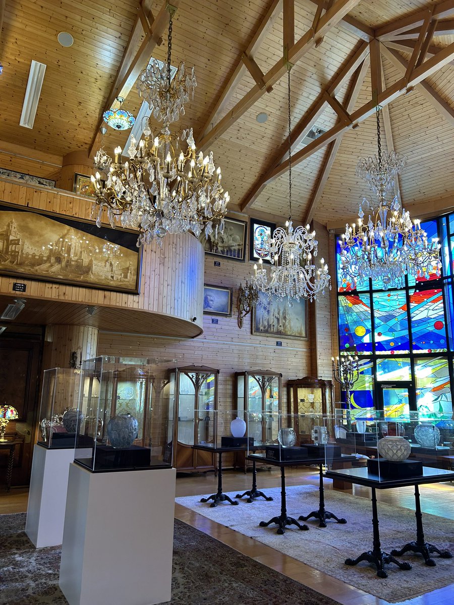 引っ越しの前、北海道にいるうちにディマシオ美術館に行ってきました。道産詩賞にて審査員特別賞に選んでいただいたときの副賞のチケットを手に。
レストランでチケットを渡したら、店員さんがおめでとうございますと言ってくださって嬉しかったです。ありがとうございました。
#ディマシオ美術館