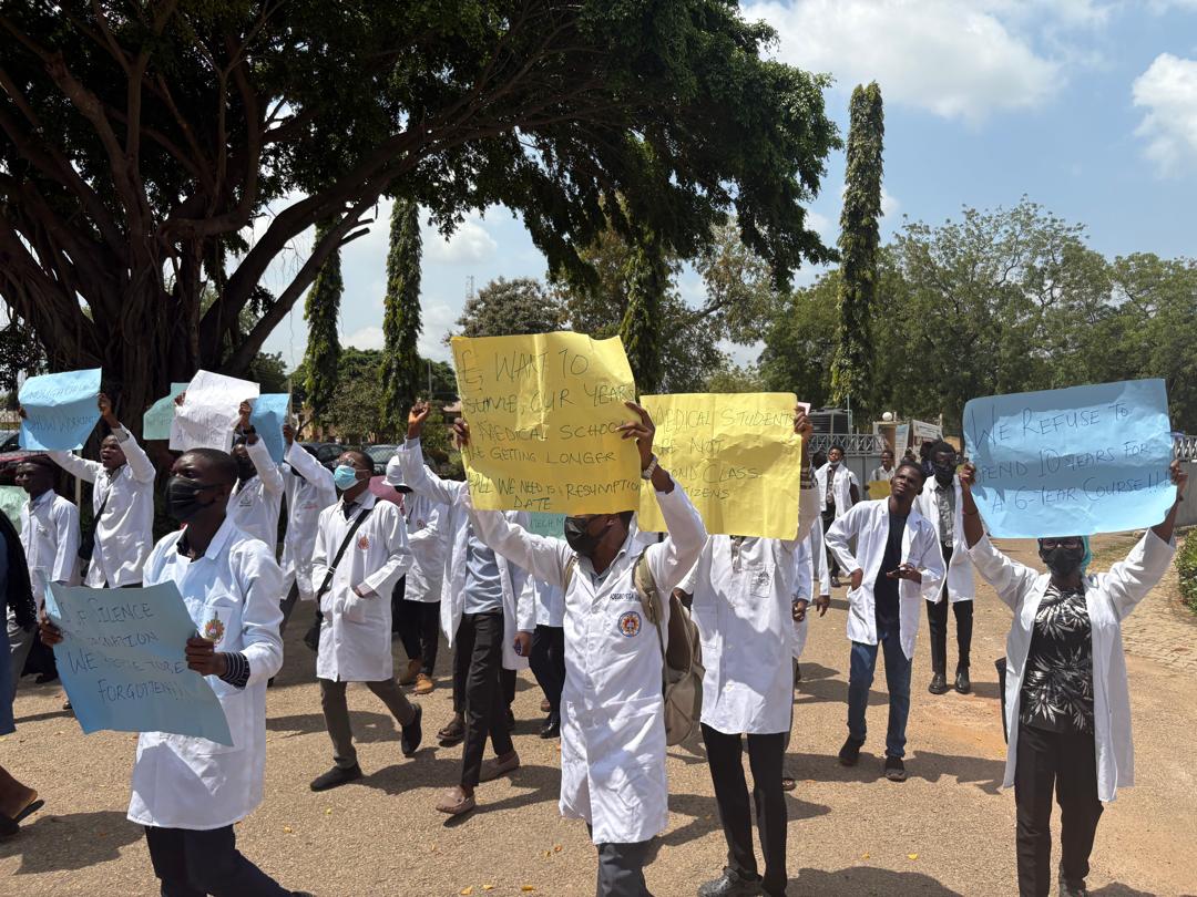 lautechmsa's tweet image. Day 102 Without a Lecture 😭😭✊✊
Medical students at LAUTECH have been out of class for over three months. 
We are calling on the University and Government to resolve this and act now. ❗❗
Our careers and lives are not bargaining chips. 
#JusticeForLAUTECHMed#Lautechmedstrike
