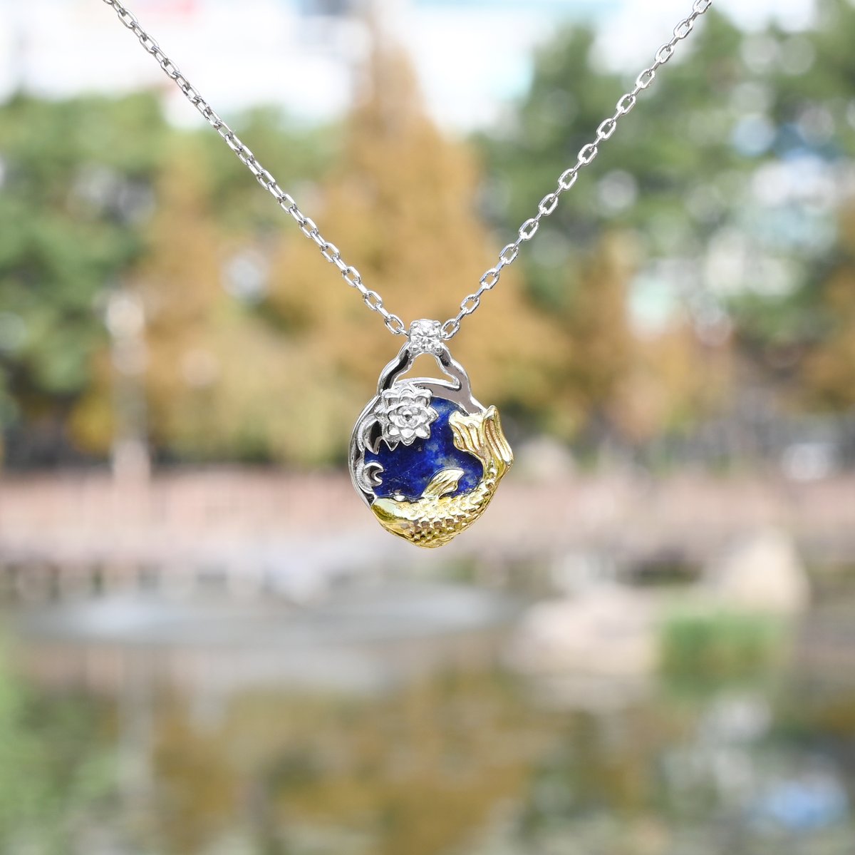 Eeleg_Jewelry's tweet photo. #rt이벤트 #팔로우이벤트
rt + 팔로우 한분께 원하시는 목걸이 선물로 드려요!

밤하늘이 담긴 동양화, [연못 목걸이]🪷
텀블벅에 공개예정으로 업로드 됐습니다!

동양화 풍의 연못과 밤하늘이 담긴 청금석의 만남이 담긴 목걸이 구경하러 오세요!😊😊
https://t.co/eF9IqC8jcg #텀블벅 https://t.co/DQrU284PAm