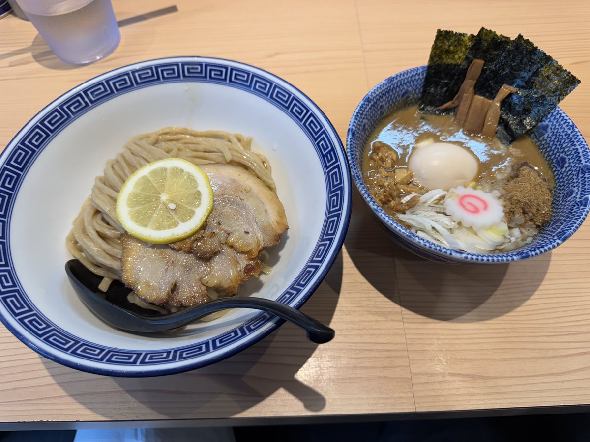 Tanio_Tky's tweet photo. 狼煙
特製つけ麺　普通盛り
いつも大宮なんですが、浦和店に初めて行ってみた。
最後にレモン搾ってスープ割りで飲んだら全部飲めた！
ごちそうさまでした♪ https://t.co/wTwHBRq3fS
