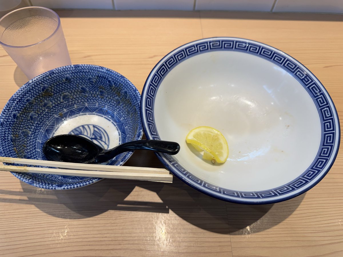 Tanio_Tky's tweet photo. 狼煙
特製つけ麺　普通盛り
いつも大宮なんですが、浦和店に初めて行ってみた。
最後にレモン搾ってスープ割りで飲んだら全部飲めた！
ごちそうさまでした♪ https://t.co/wTwHBRq3fS