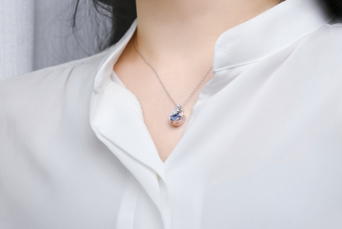 #rt이벤트 #팔로우이벤트
rt + 팔로우 한분께 원하시는 목걸이 선물로 드려요!

밤하늘이 담긴 동양화, [연못 목걸이]🪷
텀블벅에 공개예정으로 업로드 됐습니다!

동양화 풍의 연못과 밤하늘이 담긴 청금석의 만남이 담긴 목걸이 구경하러 오세요!😊😊
airbridge.tumblbug.com/f8i5jp5 #텀블벅