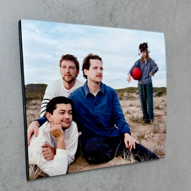 Estos cuatro veinteañeros australianos llegan con el propósito de alegrarte la vida. El indie de las antípodas: pura dopamina sonora. Lo más difícil, retener el nombre: THE BELAIR LIP BOMBS. Píldoras de tres minutos directas al estómago💜🇦🇺

#UnDiscoAlDía

undiscoaldia.com/the-belair-lip…