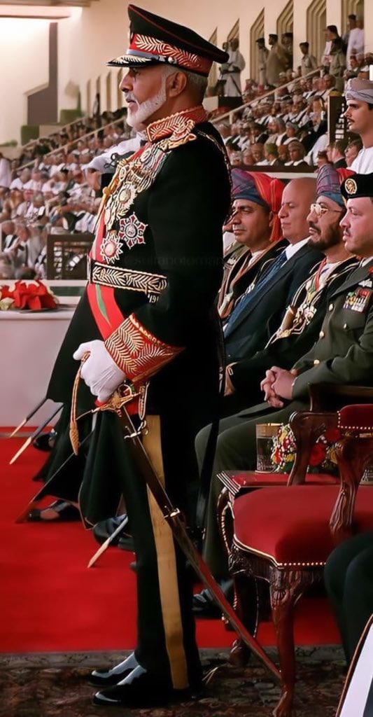 bint_qaboos2's tweet photo. رغم الرحيل💔 تزهو بك وبمجدك  الأعوام عام بعد عام يا باني عمان 🇴🇲 
#قابوس_بن_سعيد 
#اعز_الرجال_وانقاهم 
 #نوفمبر_المجيد https://t.co/6X2voM6stS