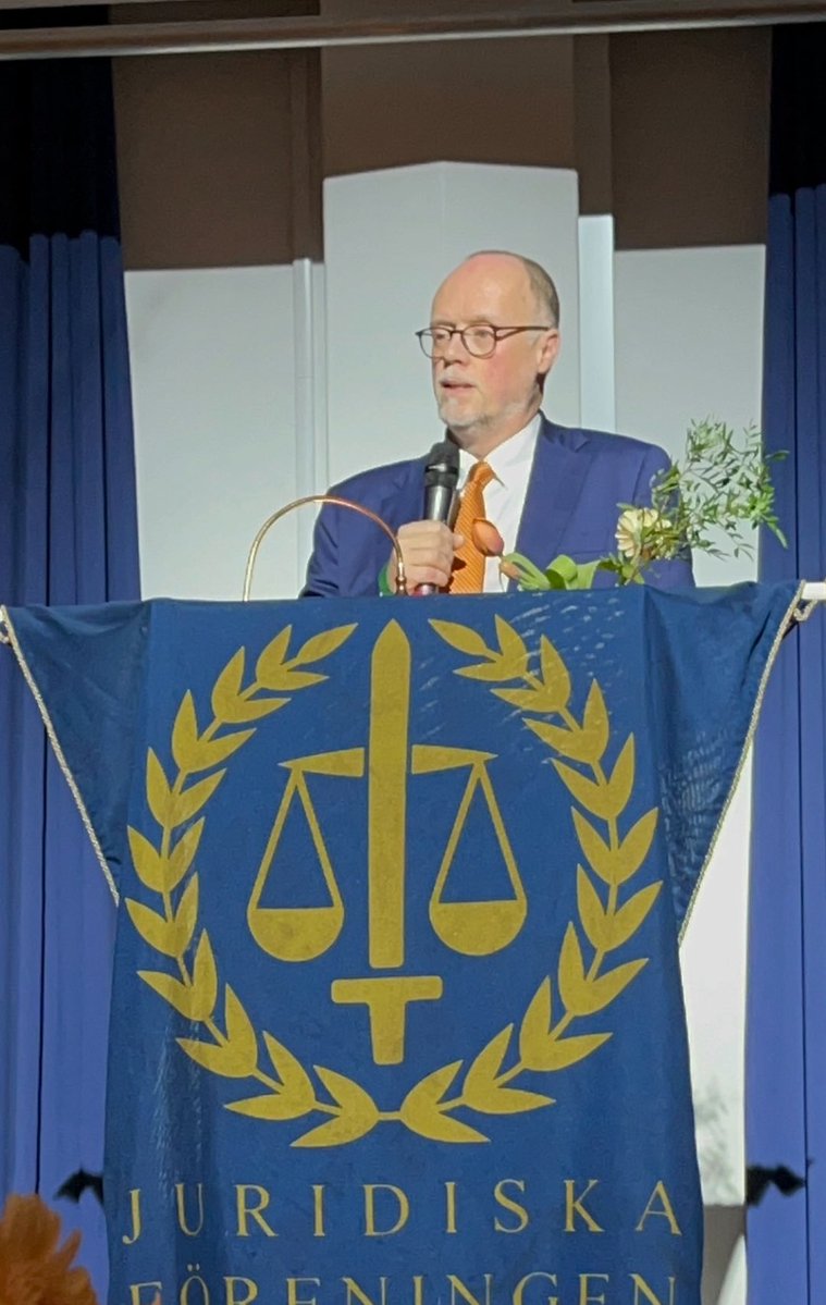 Ikväll håller Stefan Olafsson <a href="/Stfsenatore1/">Stefan Olafsson</a> ”Talet till juristen” på juriststudenternas höstfest i Lund (jag fick äran förra året). Extra roligt för att Stefan har pluggat där.  Vilket bra val o lycka till Stefan! 🗣️😀