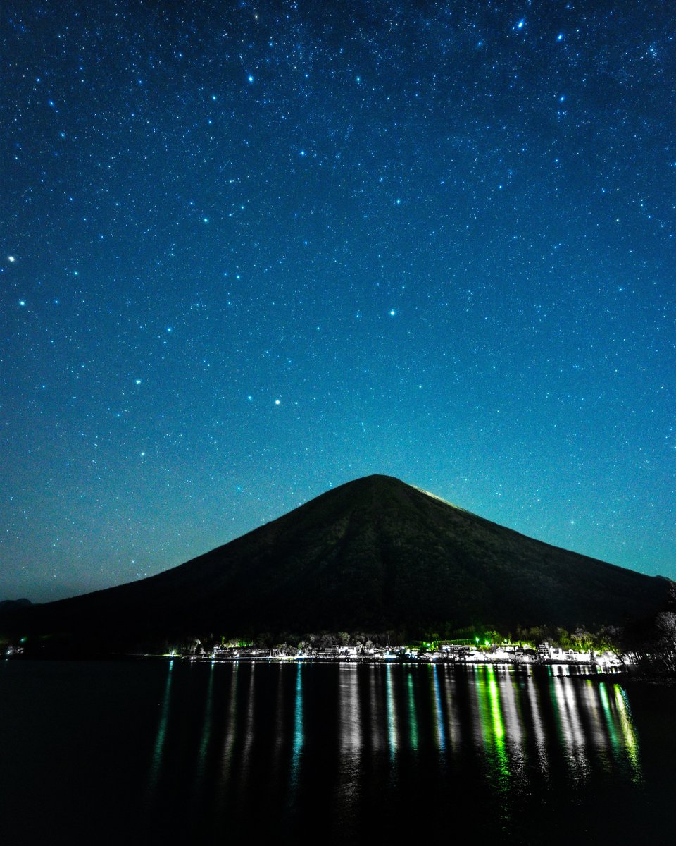 ˗ˏˋ華厳の滝ライトアップ🌟ˎˊ˗

華厳の滝では、11月15日からライトアップイベントが開催されます！
大瀑布が夜景に浮かび上がり、雄大で幻想的な姿に✨
夜の奥日光ならではの特別な時間を過ごしてみてはいかがでしょうか🚶💭

▼詳細はこちら
nikko-kankou.org/event/1332