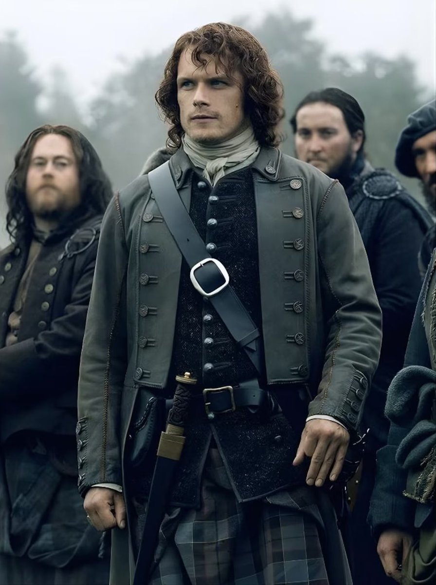 BMarlene_'s tweet image. November 6th
#ButtonDay 

a day dedicated to appreciating buttons, their history, and the hobby of button collecting

I loved the costumes from outlander. Jamie’s outfits were quite buttoned down.