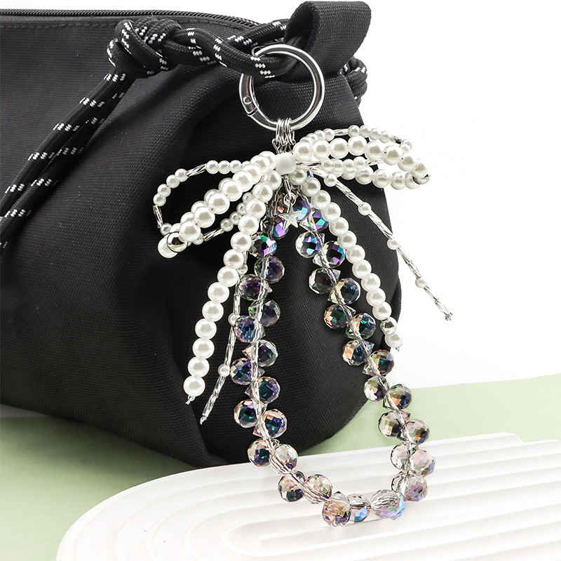 yonglidashheng's tweet image. How would you style it? ✨

This versatile piece is your go-to stylish upgrade. The bead-and-pearl-bow design transitions effortlessly from your backpack to your phone.

Treat yourself or gift it to someone amazing.

#AccessoryDesign #GiftIdeas #ProfessionalStyle