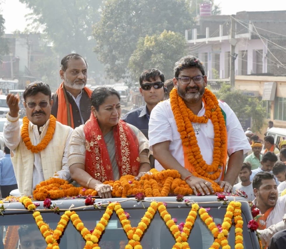 AjayMahawarBJP's tweet photo. अरवल विधानसभा के एनडीए समर्थित भाजपा प्रत्याशी मनोज कुमार के समर्थन में बैदराबाद बाज़ार में दिल्ली की मुख्यमंत्री श्रीमती @gupta_rekha जी के भव्य रोड शो किया।
जनता ने मन बना लिया है 
अरवल में कमल 🪷 खिलेगा 

@BJP4India @BJP4Delhi @JPNadda @blsanthosh @AmitShah @dpradhanbjp @TawdeVinod @nityanandraibjp @DilipJaiswalBJP @ManojTiwariMP @PavanRanaRSS