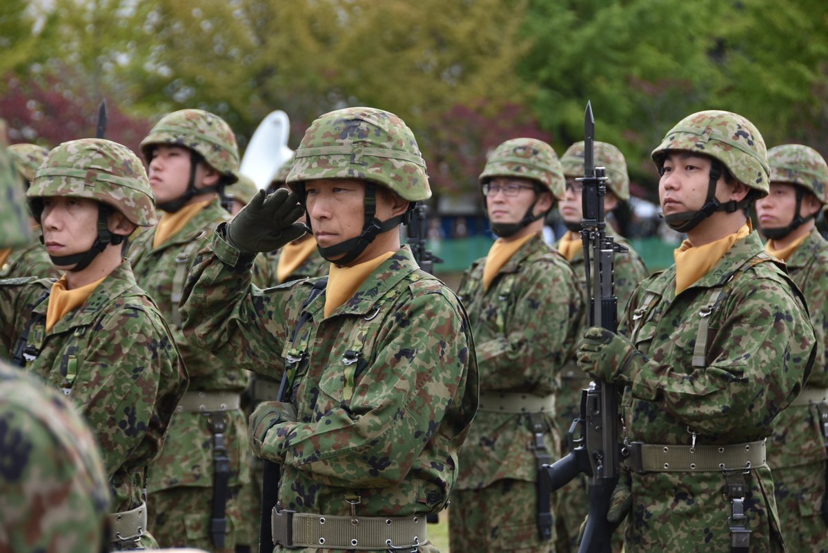 jsdf_gcc_cnbc's tweet image. 中特防は大宮駐屯地創立６８周年記念行事に参加いたしました。装備品展示コーナーでは防護衣の着用体験・ラッパ吹奏体験など来場された皆様に好評でした。引き続き大宮駐屯地及び中央特殊武器防護隊をよろしくお願いします。＃陸上総隊 ＃大宮駐屯地