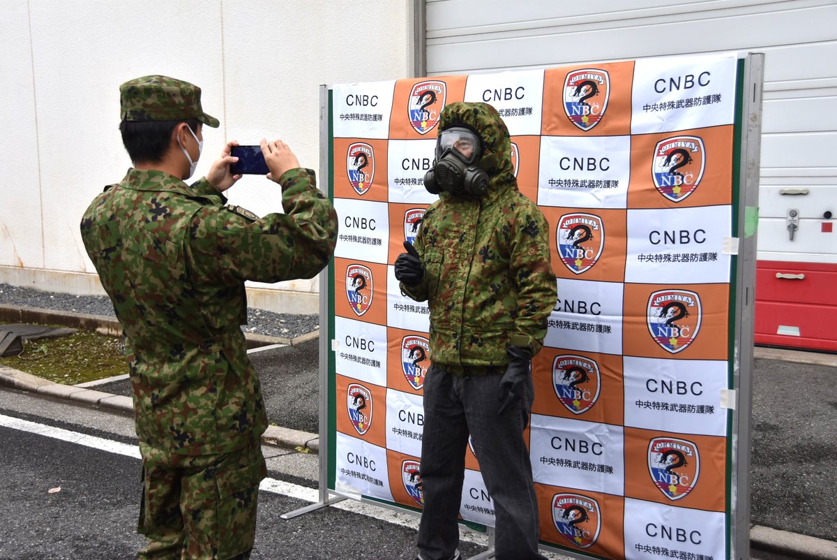 jsdf_gcc_cnbc's tweet image. 中特防は大宮駐屯地創立６８周年記念行事に参加いたしました。装備品展示コーナーでは防護衣の着用体験・ラッパ吹奏体験など来場された皆様に好評でした。引き続き大宮駐屯地及び中央特殊武器防護隊をよろしくお願いします。＃陸上総隊 ＃大宮駐屯地