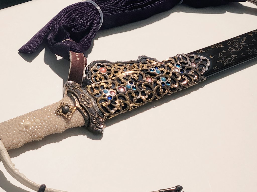 【一点物】dotscollective NOISEMAKER SHOCK ART 一点物】dotscollective NOISEMAKER SHOCK ART