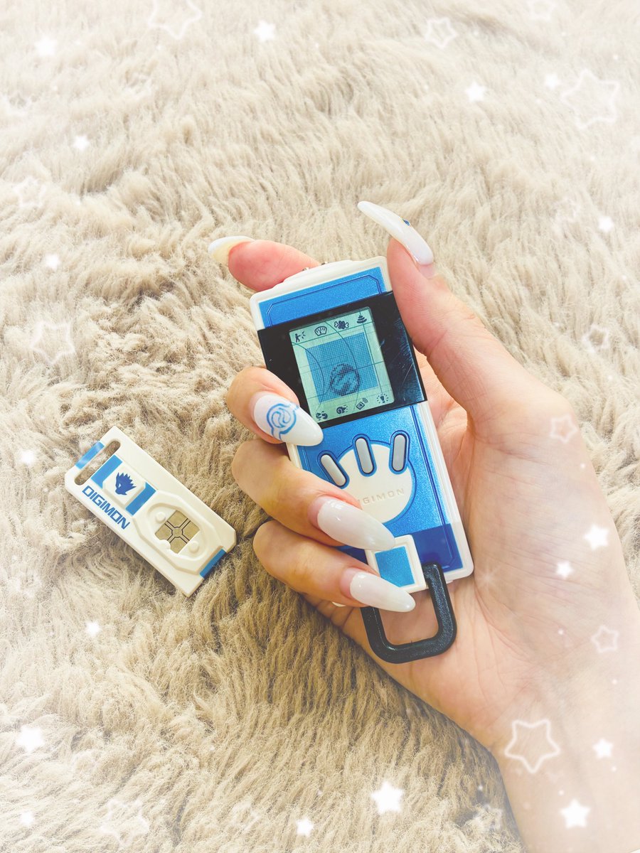 jellyfish_digi's tweet image. 実家に帰れない私の代わりに、最近結婚して家を出たきょうだいが送ってくれました🥹

数あるデバイスのなかでもいちばん思い出深いトーマのデジヴァイス

たくさん連れ出して、バトルターミナルでも戦って、でも私はゲーム下手だからまともに戦わせてあげられなくて…

おかえり…おかえり…っ！！😭😭