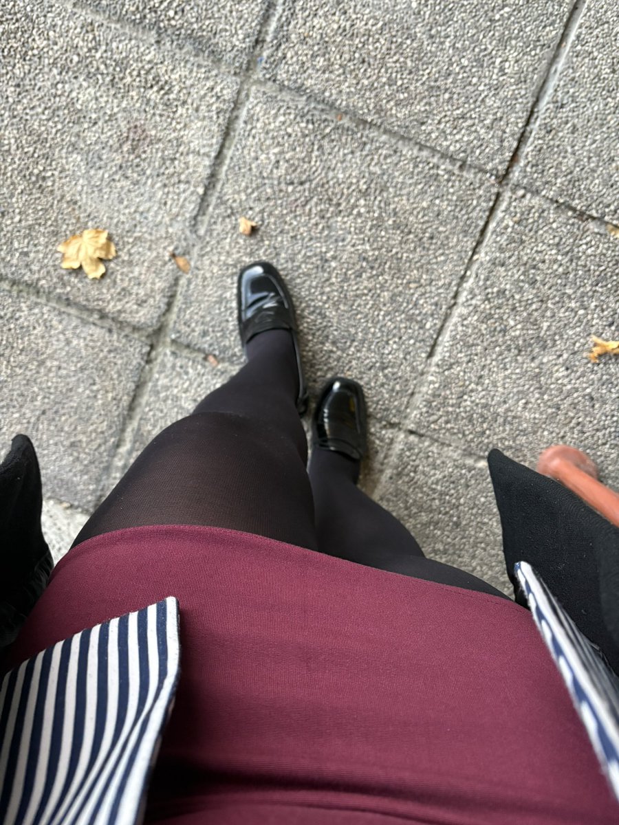 ArtoisLibra's tweet image. #workinglady #dressedforsuccess Heute Lust auf Mustermix - gestreifter Blazer zur gemusterten Bluse, naja. Immer noch schicker als viele aus dem Kollegium.
Wieder eine Veranstaltung, aber hoffentlich früher Schluss.