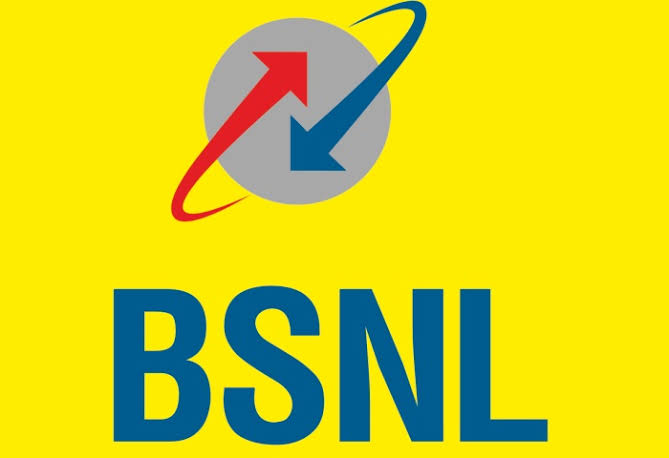 Khurpench_'s tweet photo. कभी BSNL का कलर बदला जा रहा है, तो कभी 4G और 5G लॉन्च की बात की जा रही है।
लेकिन खुरपेंची सवाल ये है कि ग्राउंड पर नेटवर्क की हालत क्या है?

आप बताइए —>>
आपके गांव , चट्टी , चौराहे , बाजार , शहर या कॉलोनी में BSNL का नेटवर्क कैसा है?
कॉलिंग और इंटरनेट दोनों चलते हैं या बस नाम के लिए सिग्नल दिखता है?
और इनके Wi-Fi हॉटस्पॉट की स्थिति कैसी है , चलते हैं या शोपीस बने हैं?

@BSNLCorporate और @TRAI
कृपया जनता के इन कमेंट्स को ध्यान से पढ़िए,
रंग बदलने या नई स्कीम लॉन्च करने से पहले नेटवर्क सुधारिए —
क्योंकि लोगों को विज्ञापन नहीं, कनेक्शन चाहिए।

#KhurpenchInfra #BSNL #TRAI