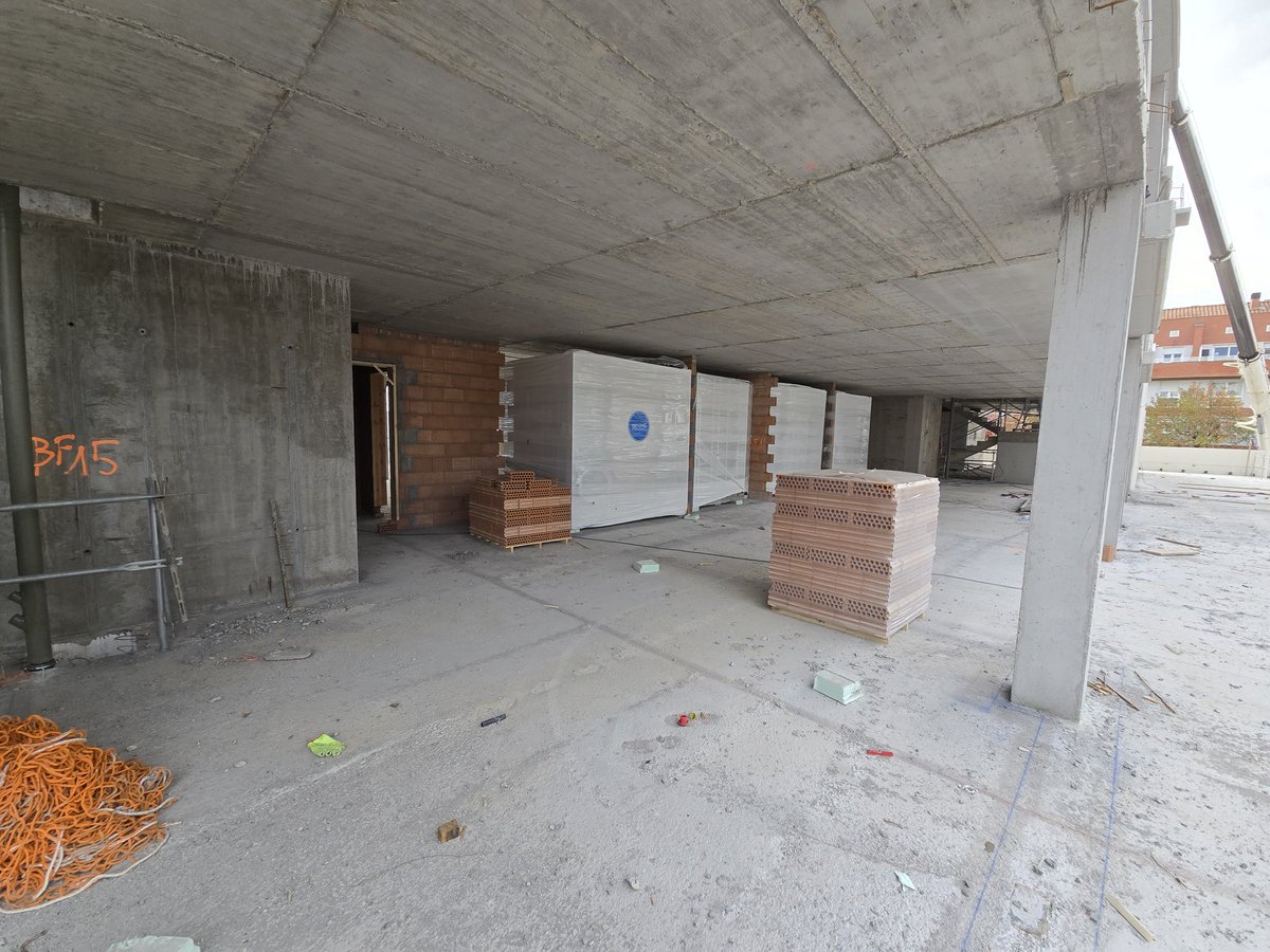 En una de la obras que participó como DF han apostado por incluir baños prefabricados: descargar, posicionar, conerctar y baño finalizado. Parece fácil, pero no lo es tanto