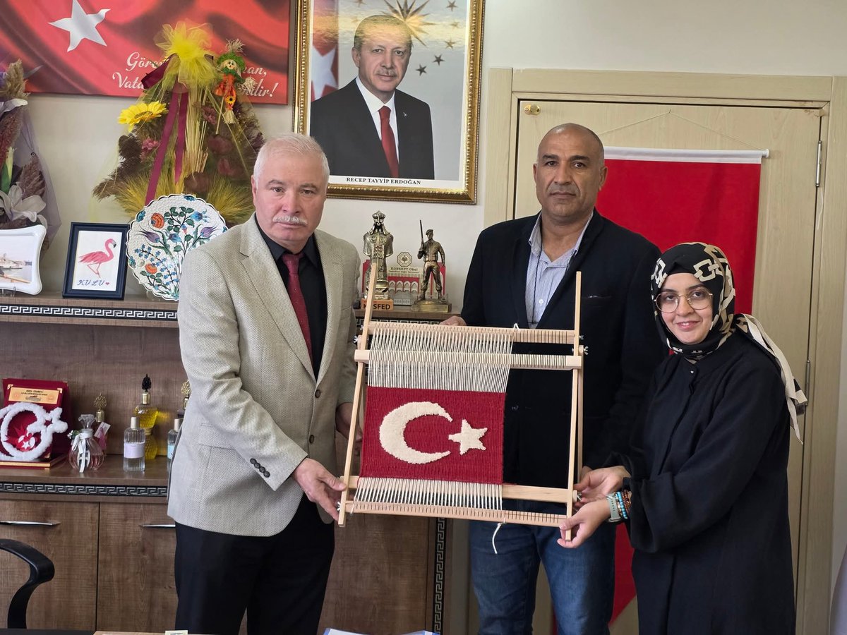 kuluhem's tweet photo. Kulu da bir ilk !
Kulu Halk Eğitimi Merkezinde 3 Boyutlu Kilim Dokuma Kursu açıldı
 @gokhanmurat1 @servetal61 @BakirtasHac @mebhbogm @huseyinkoc2000 @konyamem @kuluilcemem @erkanyakisir https://t.co/LCWvkcl8je