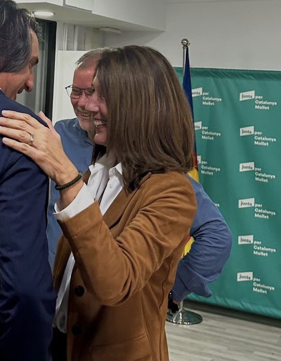 francescd's tweet image. Aquest país no s’explica sense polítics locals com la @carme_olaria i tot l’equip de @JuntsMollet. Persones que esgarrapen hores i dies a la família, a la feina i al descans per pura i preciosa obstinació determinada al servei dels seus conciutadans. En temps grisos són l’exemple…