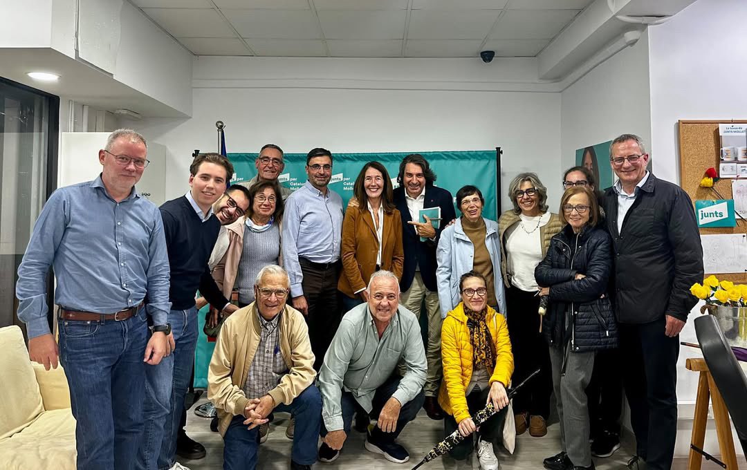 francescd's tweet image. Aquest país no s’explica sense polítics locals com la @carme_olaria i tot l’equip de @JuntsMollet. Persones que esgarrapen hores i dies a la família, a la feina i al descans per pura i preciosa obstinació determinada al servei dels seus conciutadans. En temps grisos són l’exemple…