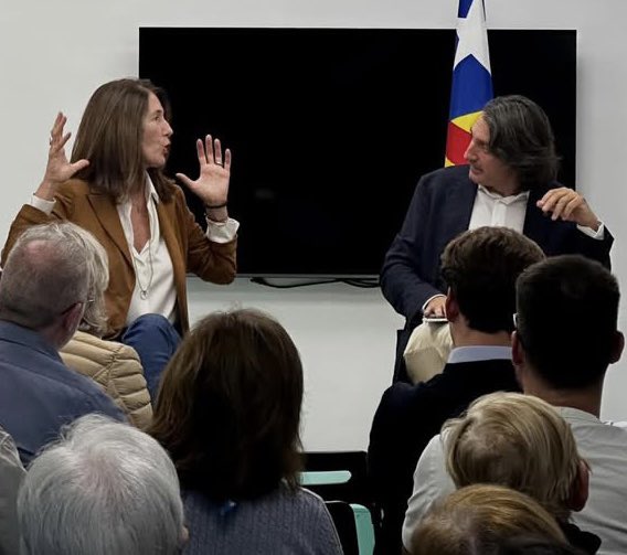 francescd's tweet image. Aquest país no s’explica sense polítics locals com la @carme_olaria i tot l’equip de @JuntsMollet. Persones que esgarrapen hores i dies a la família, a la feina i al descans per pura i preciosa obstinació determinada al servei dels seus conciutadans. En temps grisos són l’exemple…