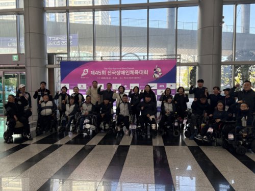 Kangwonilbo's tweet image. 제45회 #전국장애인체육대회 가 5일 부산 사직종합운동장 체육관에서 폐막한 가운데 마지막 날까지 #강원특별자치도 선수단은 단체·개인 종목을 가리지 않고 고른 활약을 펼치며 대단원의 막을 화려하게 장식했습니다.

m.kwnews.co.kr/page/view/2025…