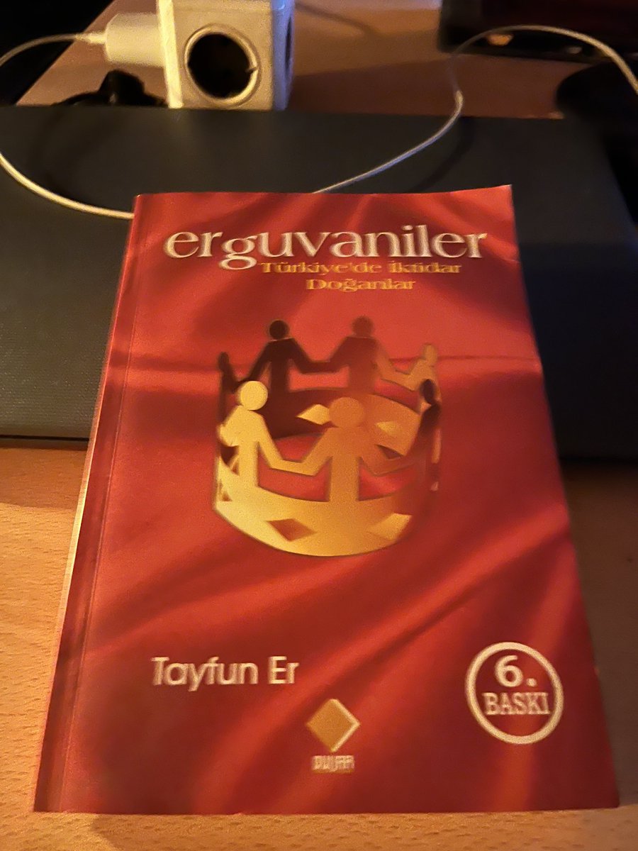 Irfangunes262's tweet photo. @Seyfullahkulogl @Statikoo Bulabilirseniz bu kitabı okumanızı tavsiye ederim,ne ilginç akrabalıklar ve soy ağaçları var ,saklı seçilmişler ,dönmeler birbirine zıt gözüken kan bagları akrabalıklar vs basımı engellenmiş kanser gibi sarmışlardır ülkeyi https://t.co/ujLJ2yqd1A