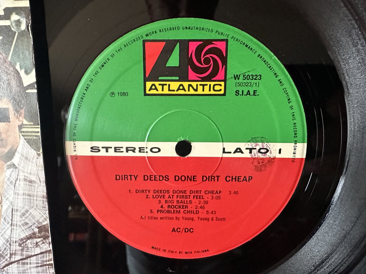 ScullyDamien's tweet photo. Picked up this pretty clean Italian pressing of Dirty Deeds today.
๐ค๐ฅ๐ฆ๐บ๐ฎ๐น
#ACDC #RNFR https://t.co/kKp6ij7nay