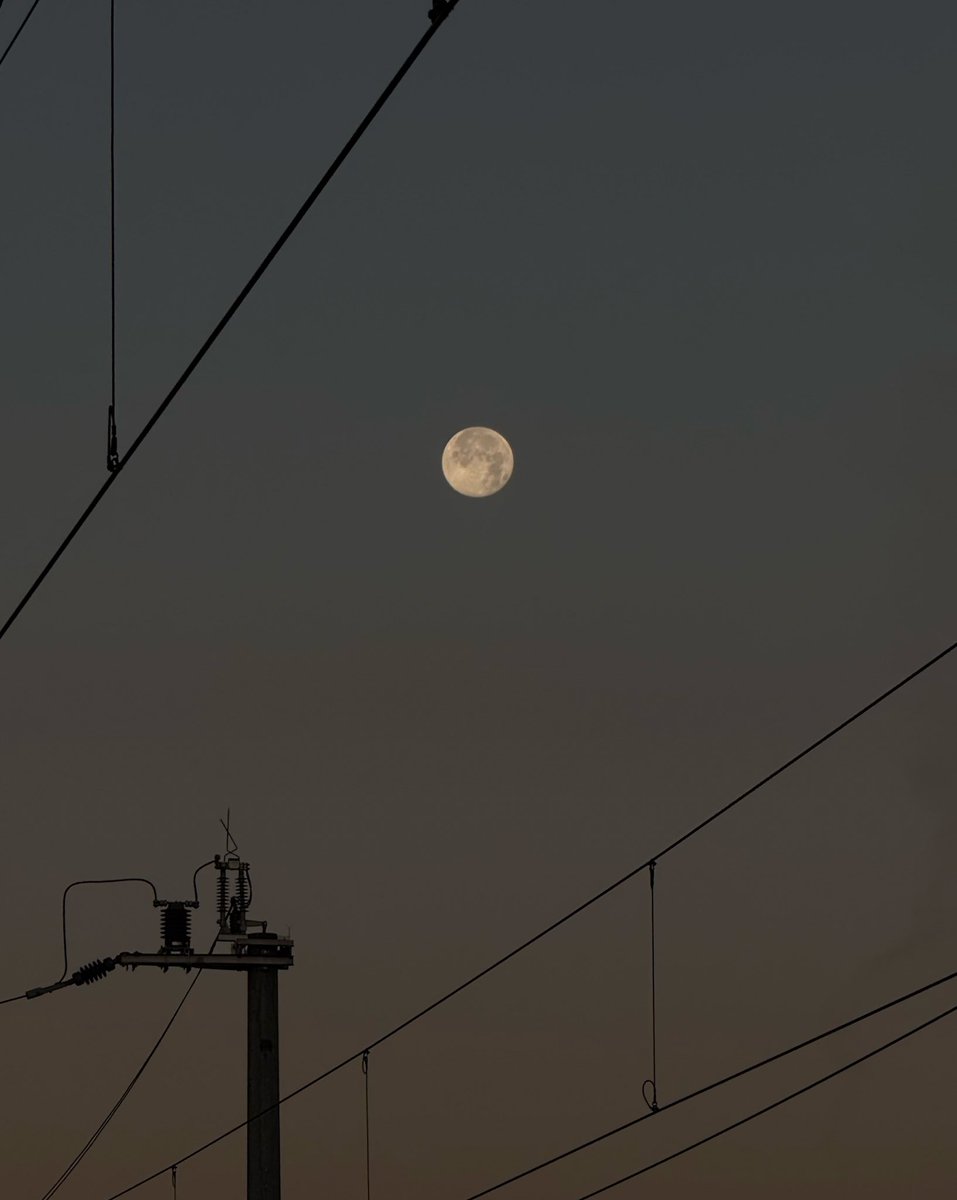 Da reihen wir uns doch mal ein in die morgendlichen Supermondfotos 😁