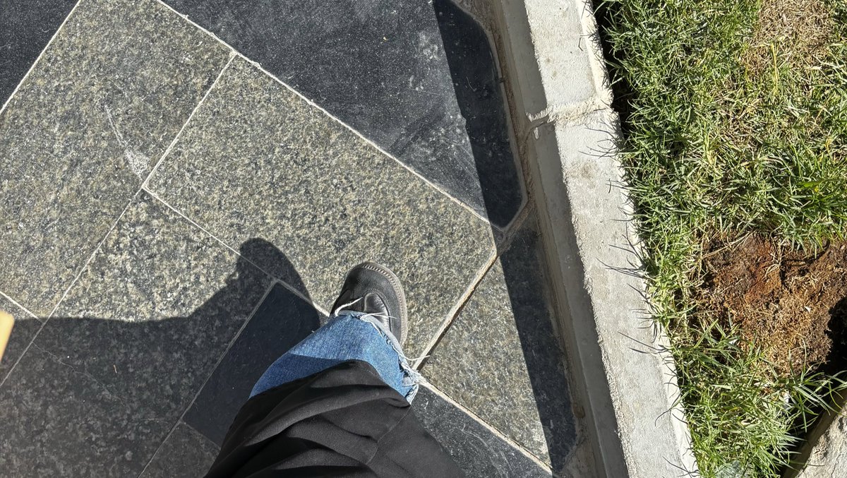 slimqueennn's tweet image. #normalize