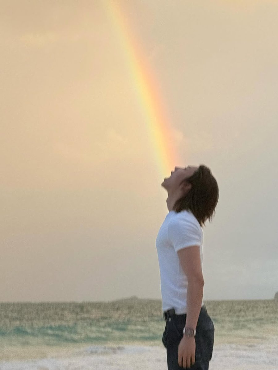 AND PROCEEDS TO SHARE MORE JSKSJSJ MINGHAO BEST BOY 🥺😭🤍