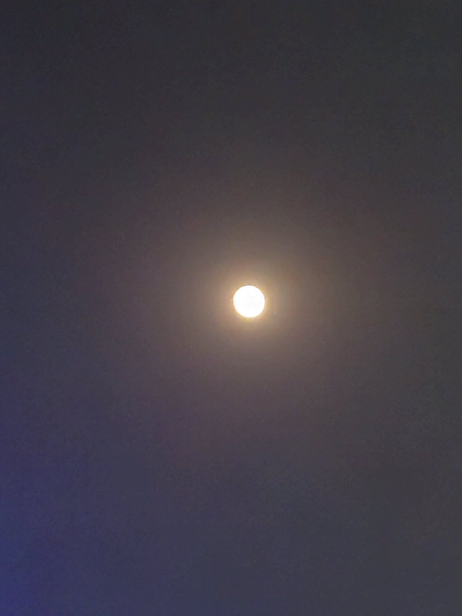 Show us a picture of the moon shot on your phone 🌕