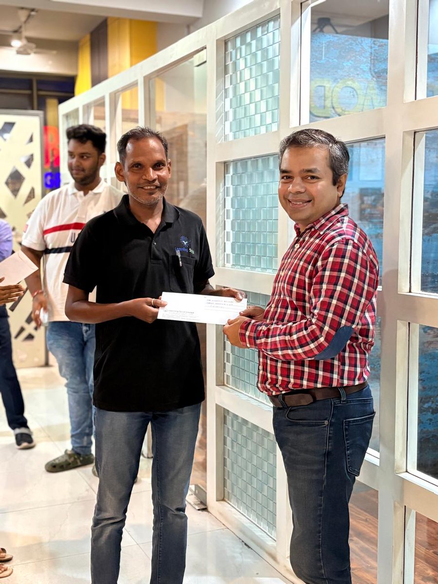 LearningSpiral's tweet image. Thrilled to announce our Ashtami Best Dressed Award winners: 𝐏𝐨𝐨𝐣𝐚 𝐊𝐚𝐭𝐡𝐨𝐭𝐞, 𝐋𝐚𝐥𝐞𝐬𝐡𝐰𝐚𝐫, and 𝐒𝐮𝐬𝐡𝐚𝐧𝐭.

Thank you for bringing grace and festive spirit to the celebration👑🎉
.
. 
.
#AshtamiCelebration #BestDressed #WorkCulture