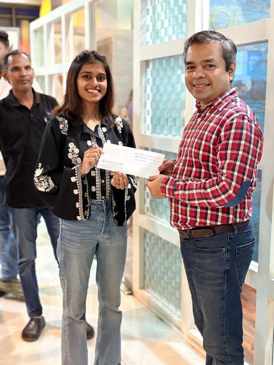 LearningSpiral's tweet image. Thrilled to announce our Ashtami Best Dressed Award winners: 𝐏𝐨𝐨𝐣𝐚 𝐊𝐚𝐭𝐡𝐨𝐭𝐞, 𝐋𝐚𝐥𝐞𝐬𝐡𝐰𝐚𝐫, and 𝐒𝐮𝐬𝐡𝐚𝐧𝐭.

Thank you for bringing grace and festive spirit to the celebration👑🎉
.
. 
.
#AshtamiCelebration #BestDressed #WorkCulture