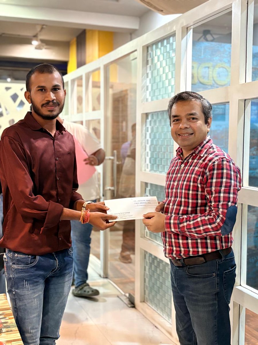 LearningSpiral's tweet image. Thrilled to announce our Ashtami Best Dressed Award winners: 𝐏𝐨𝐨𝐣𝐚 𝐊𝐚𝐭𝐡𝐨𝐭𝐞, 𝐋𝐚𝐥𝐞𝐬𝐡𝐰𝐚𝐫, and 𝐒𝐮𝐬𝐡𝐚𝐧𝐭.

Thank you for bringing grace and festive spirit to the celebration👑🎉
.
. 
.
#AshtamiCelebration #BestDressed #WorkCulture