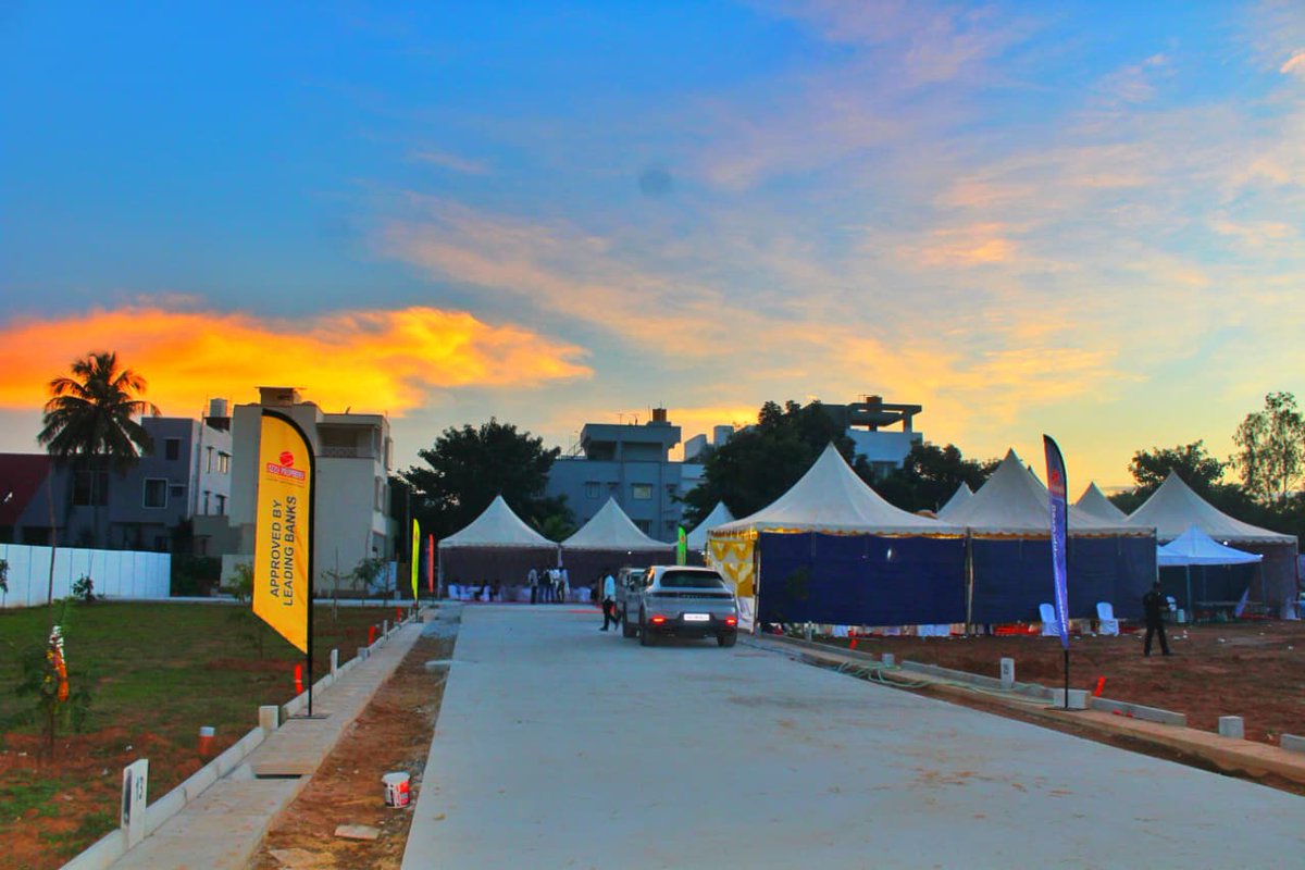 SizzleProperty's tweet image. 🏡 Choose a #layout where #community, greenery, and comfort come together. ✨

✅ BMRDA  | RERA | E Khata
📐Plot Sizes: 1500-2400Sqft+ 
💰Plot Price : ₹8,999/sq.ft
🚗 Just few min drive to #Whitefield, #KRPuram &amp;amp; Airport Road

📍 Budigere Cross , #EastBangalore

📞 9916920865