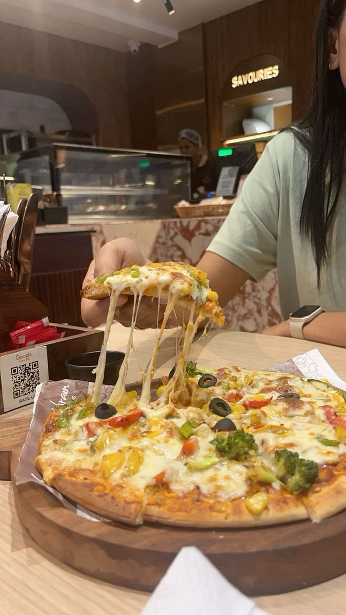 SilesKiko's tweet photo. A slice of heaven! 🍕 https://t.co/tpos2LAOTD